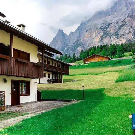 Dolomites Stunning View & Garden Vakantiehuis