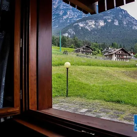 Vakantiehuis Dolomites Stunning View & Garden *